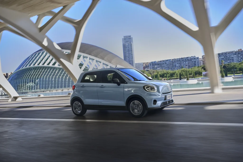 coches chinos pequeños, leapmotor 03 azul
