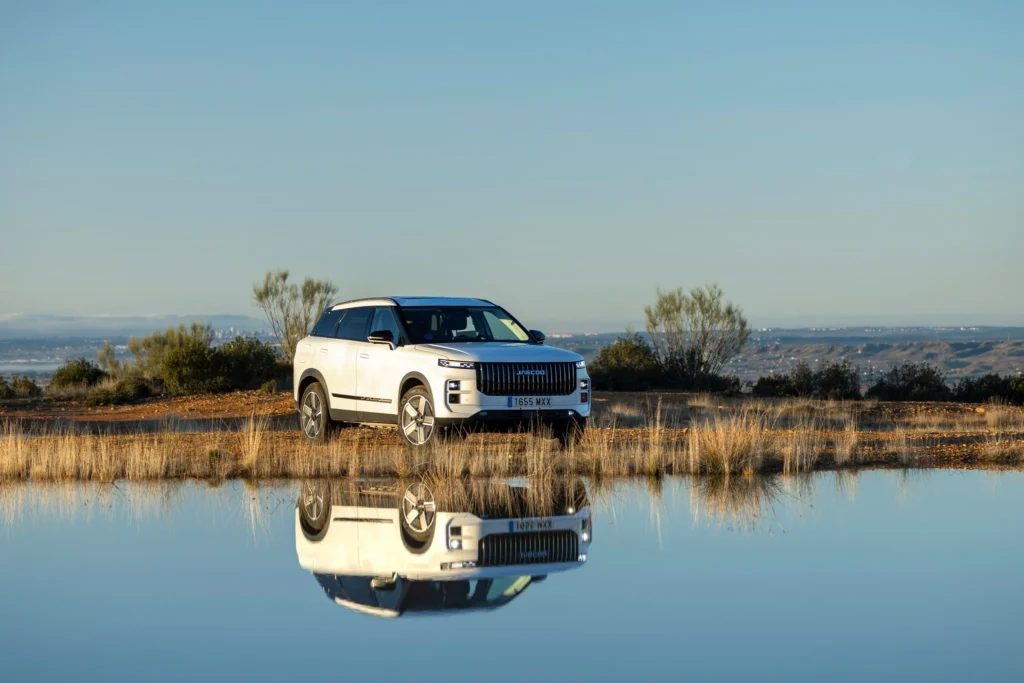 Coches chinos híbridos en España, jaecoo 5 blanca