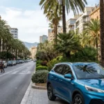 BYD Atto 2 SUV eléctrico azul aparcado en bulevar español
