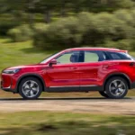 BAIC X75 rojo en carretera, foto oficial del fabricante