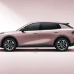 Changan NEVO Q05 en España visto de perfil