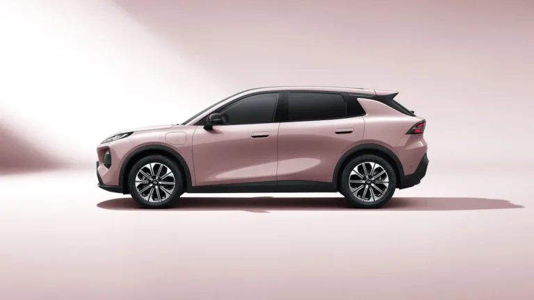 Changan NEVO Q05 en España visto de perfil