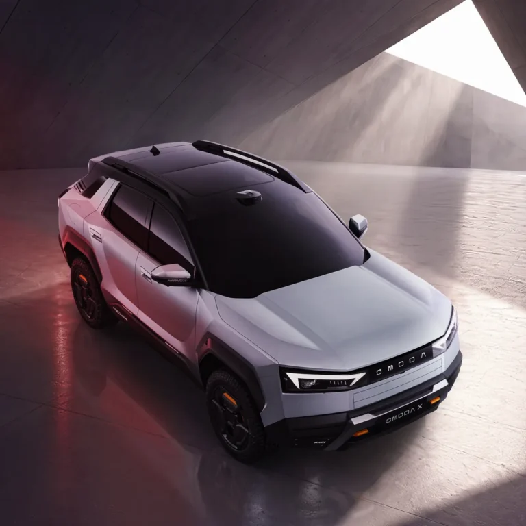 OMODA X de presentación visto desde un ángulo frontal elevado