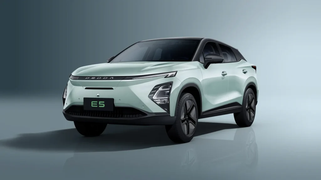 OMODA 5 EV E5 en una imagen oficial de producto
